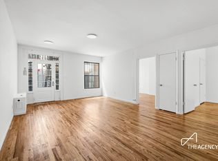 220 E 74th St #1R, New York, NY 10021