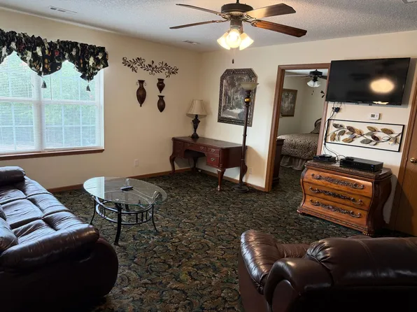 2230 E 8th St, Joplin, MO 64801