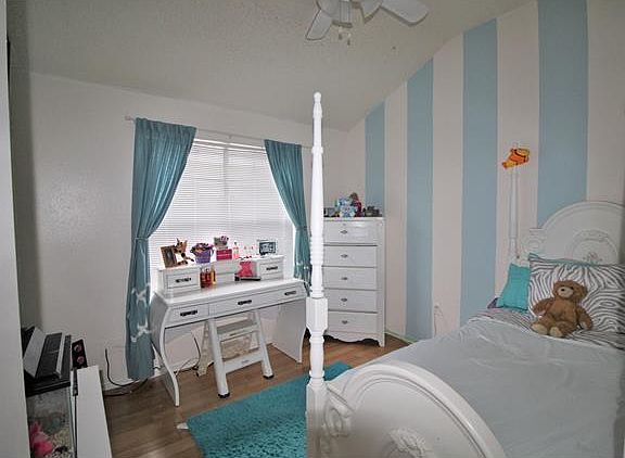 3rd image of 3516 Meadow Park Ln