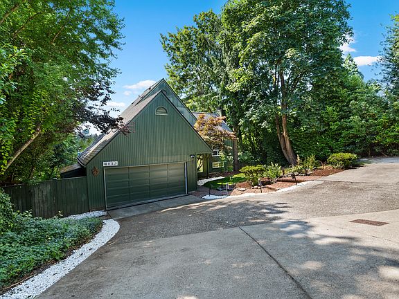 3rd image of 8957 SW Terwilliger Blvd