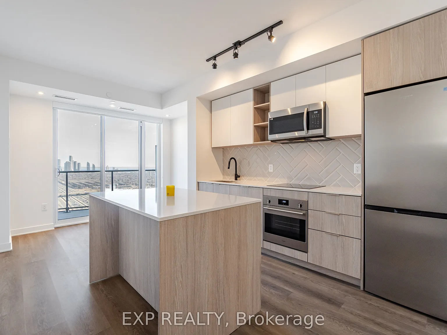 3 bed, $2,700 — Photo 2