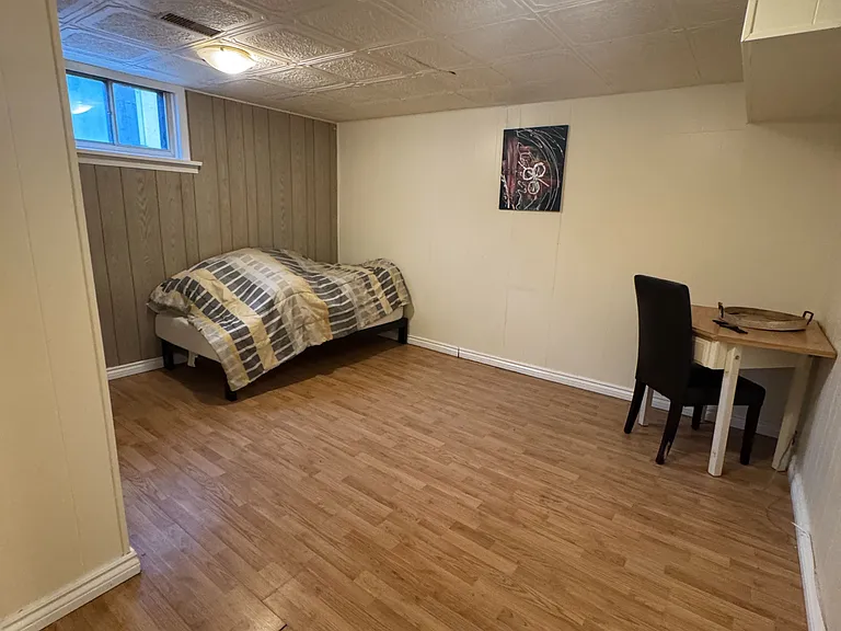207 Lawrence Ave #BASEMENT — Photo 6
