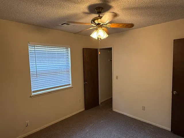 2410 Oakridge Dr — Photo 9