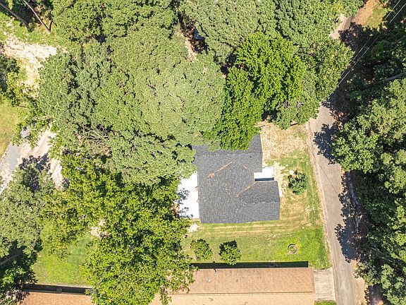 4th image of 257 Lake Dr
