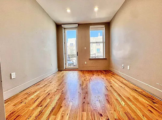 Rented by ERNY LLC | media 10