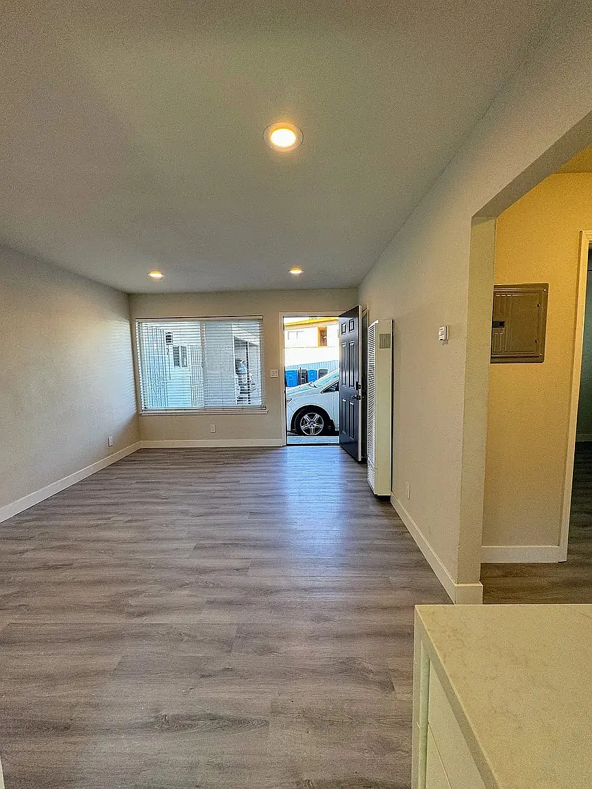 2 bed, 850 sqft, $3,200 — Photo 2
