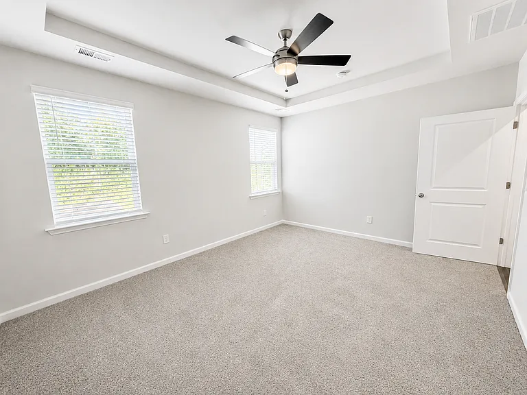 717 Isleworth Ln — Photo 10