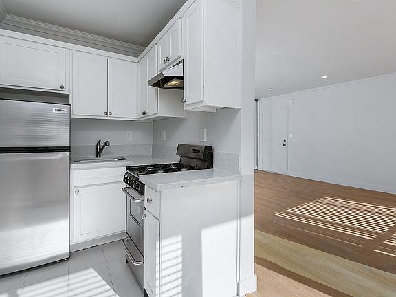 5th image of 1745 N Orange Dr #214