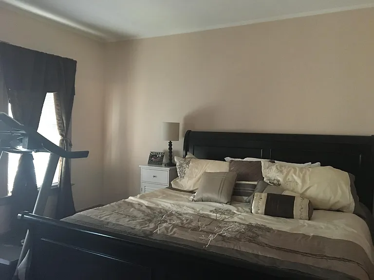 Dowstairs guest room/office