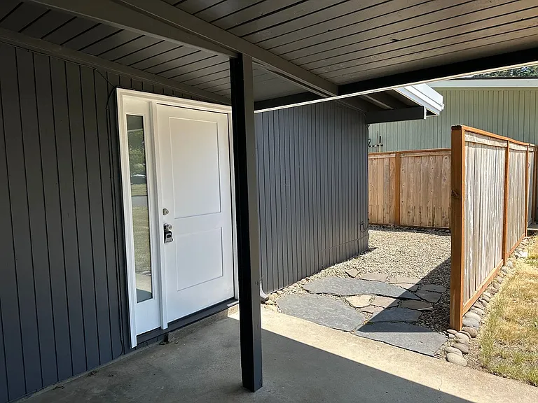 582 Cardinal Way — Photo 3