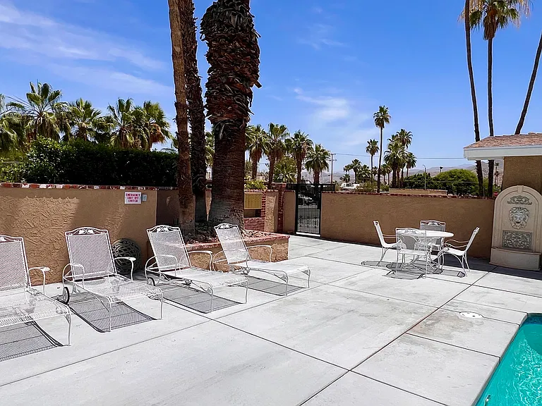 561 S Highland Dr #4 — Photo 12