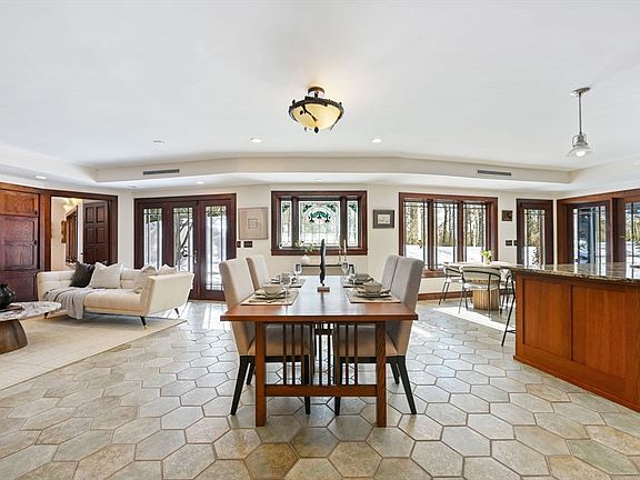 4th image of 72 Meriam St