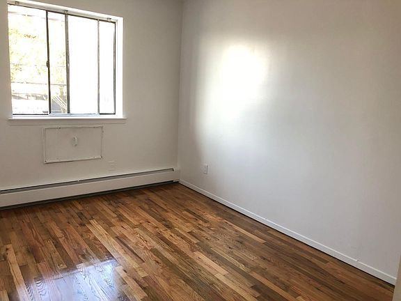 4th image of 11916 20th Ave