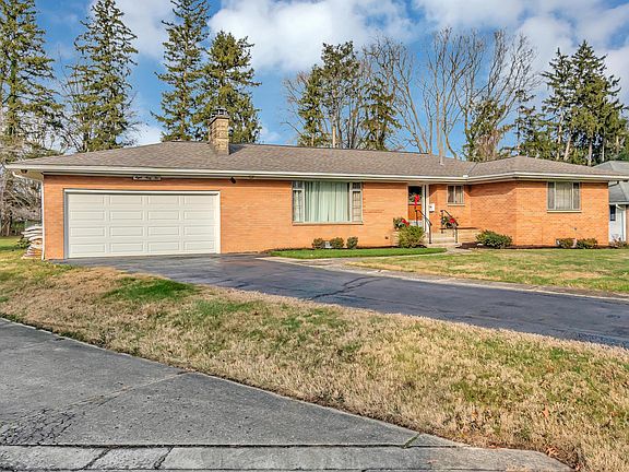 3rd image of 862 N Village Dr