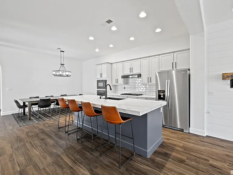 10785 Serratina Dr — Photo 3