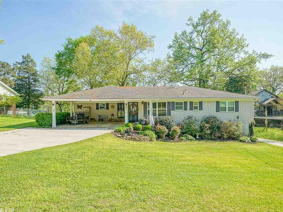 1st image of 210 Yorkshire Dr
