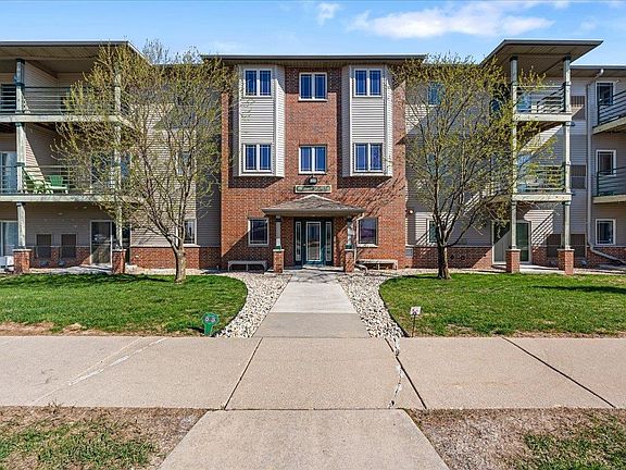 5th image of 102 Prairie Heights Dr APT 310