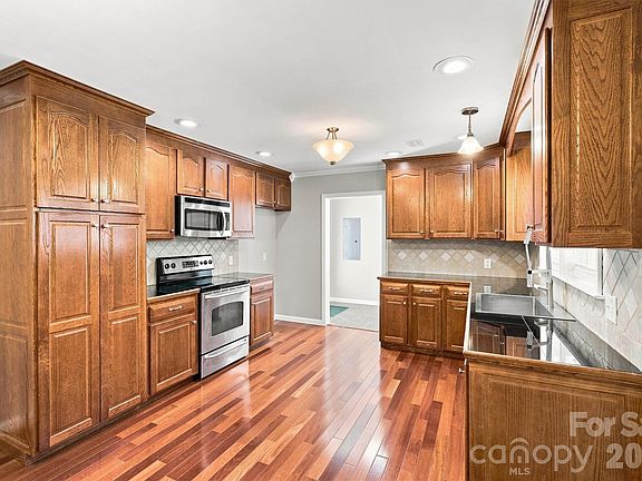 5th image of 4617 Old Plank Rd