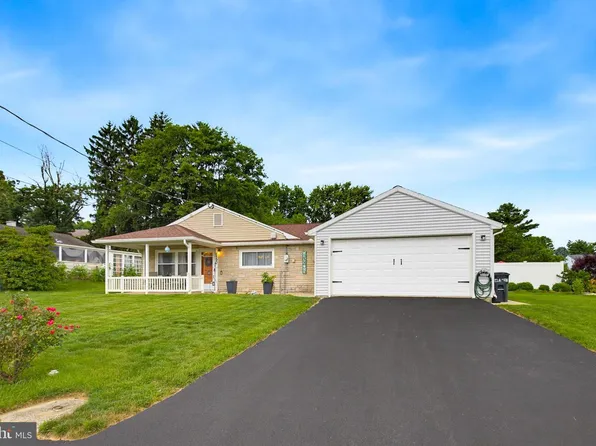 6290 Hollow Dr, East Petersburg, PA 17520