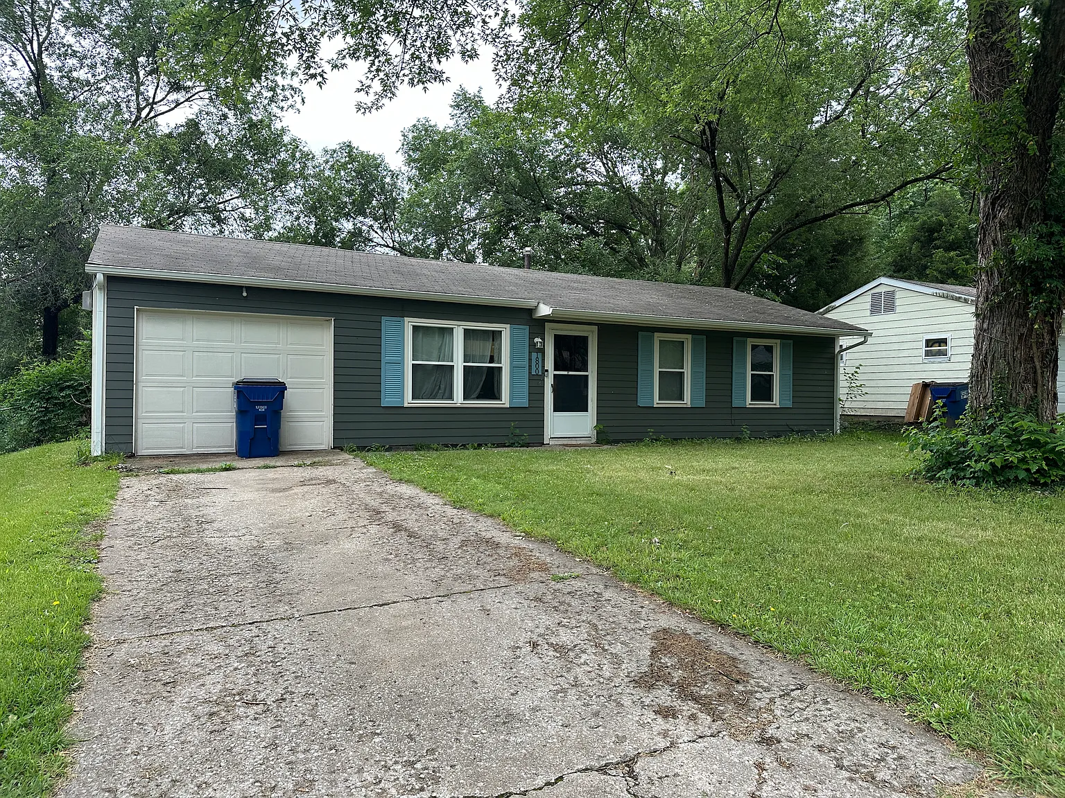 3 bed, 925 sqft, $1,775 — Photo 1