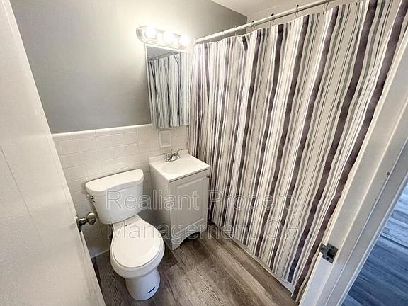 4th image of 3822 Washington Ave #5