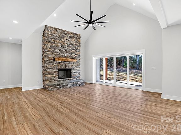 4th image of 51 Windsor Dr
