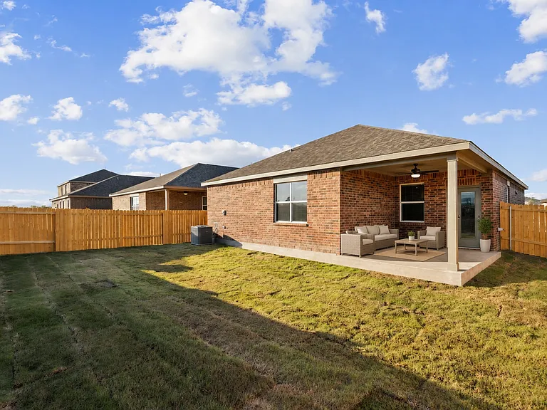 929 Emerson Dr — Photo 26