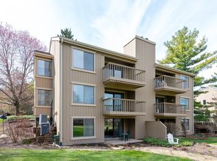 776 W Oak Hill Rd #D, Barrington, IL
