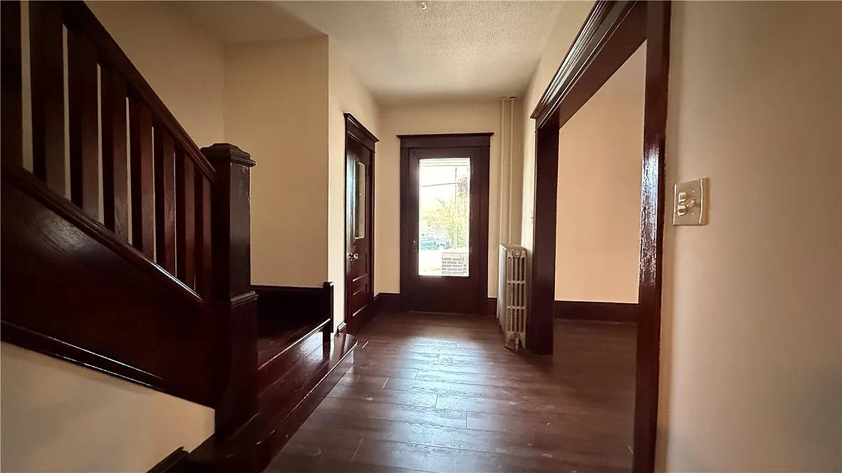 3 bed, 2.5 bath, 1778 sqft, $2,595 — Photo 2