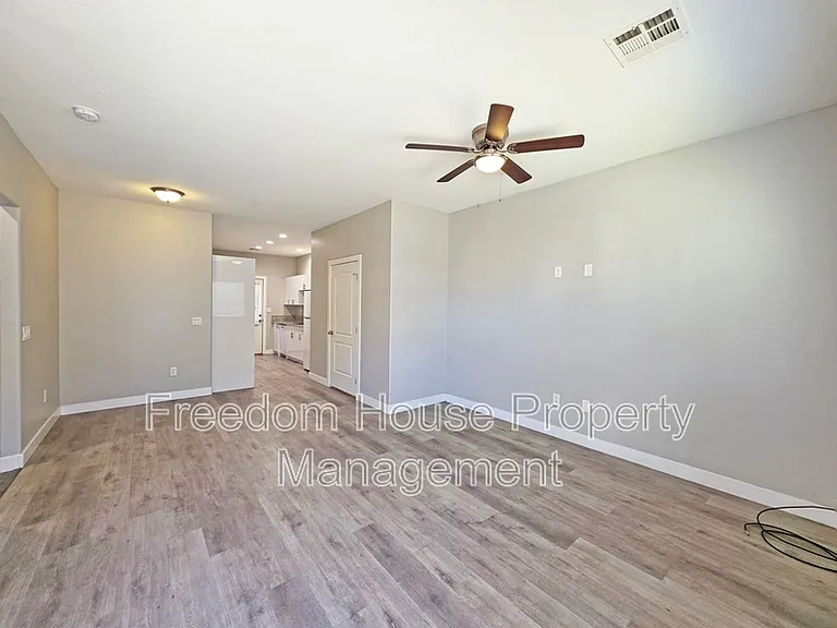 1121 Sixshooter Ave #1 — Photo 5