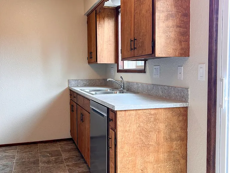 155 S 8th St #1-8 — Photo 17