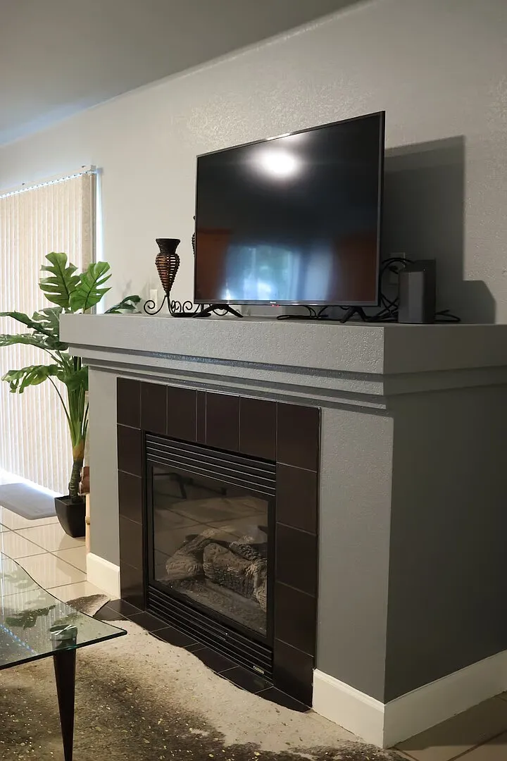 2 bed, 2.0 bath, 947 sqft, $3,654 — Photo 4
