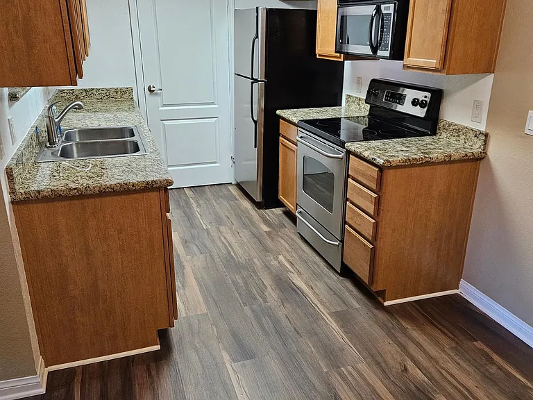 12071 Alta Carmel Ct #87 — Photo 2
