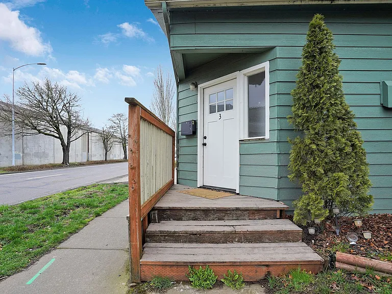 1204 Commercial St NE — Photo 18
