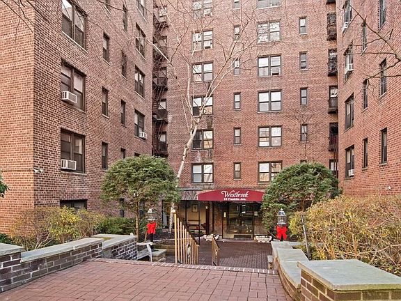 2nd image of 10 Franklin Ave APT 4F