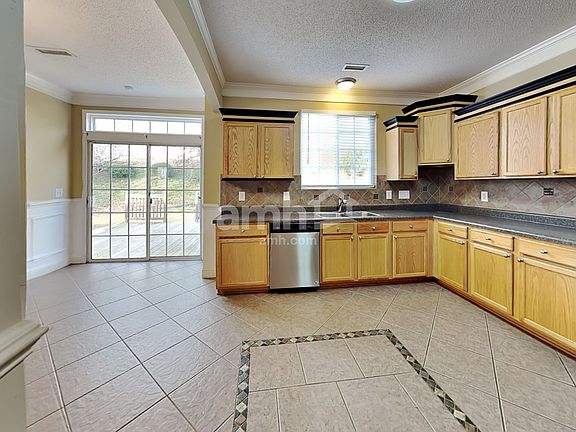 3rd image of 211 Coalyard Dr