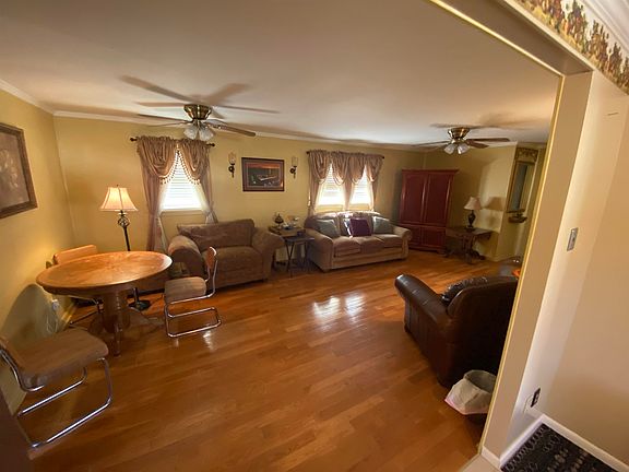 5th image of 13 Longmeadow Rd