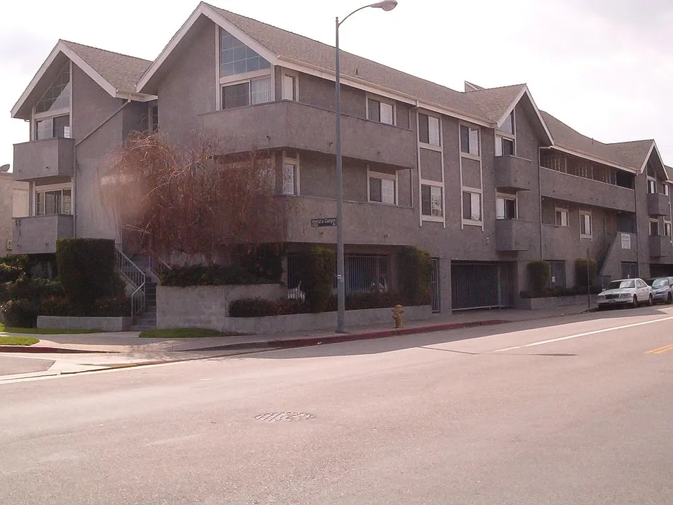 13610 Moorpark St #108A
