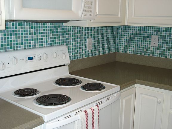 Kitchen-Glass Tile/Corian