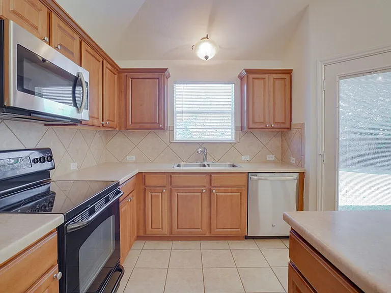 311 Gainer Dr — Photo 3