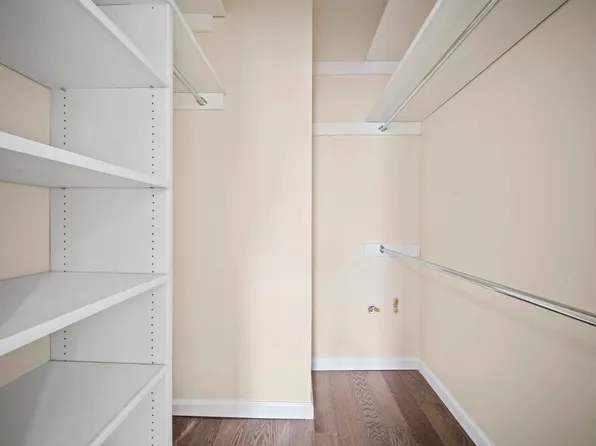 1372 Shakespeare Avenue image 8 of 12