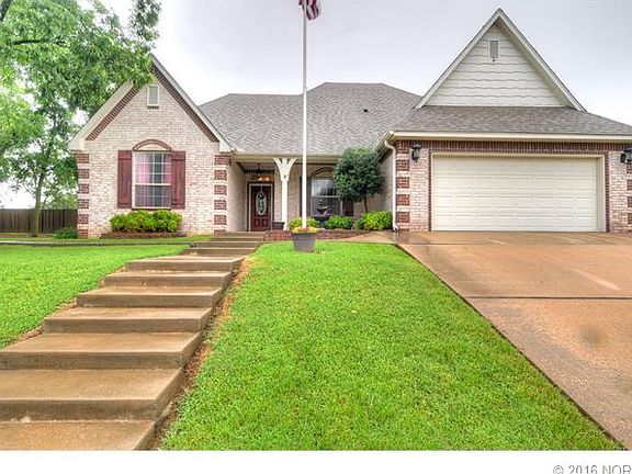 3rd image of 217 Castle Creek Dr