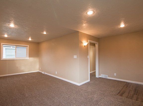 3rd image of 1398 Taylor Ave