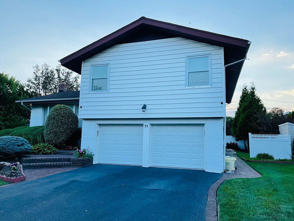 1st image of 11 Flower Ln