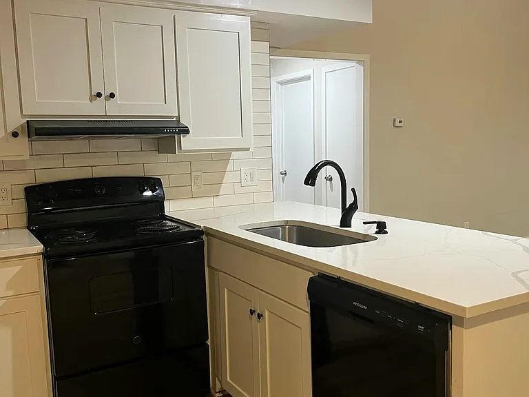 1904 Hearthstone Dr #102 — Photo 10
