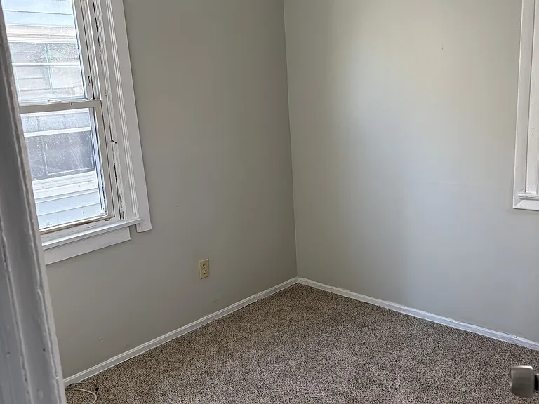106 Gallatin Ave — Photo 8