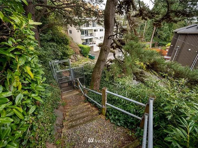 121 N 46th St #101 — Photo 15