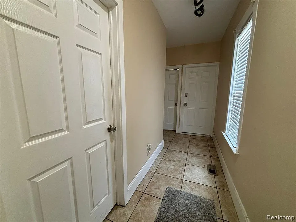 Building Photo 3