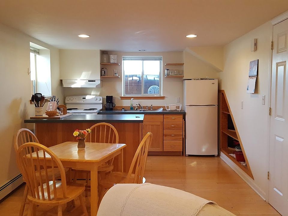 1st image of 624B N Grand Ave