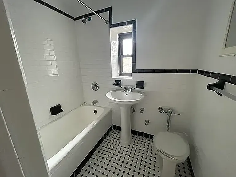 2728 Henry Hudson Pkwy #C22 — Photo 6
